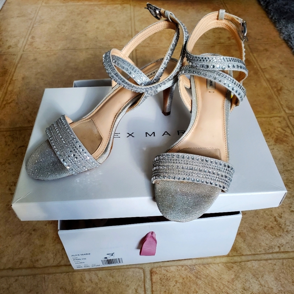 Alex Marie Strappy Heel, size 7.5